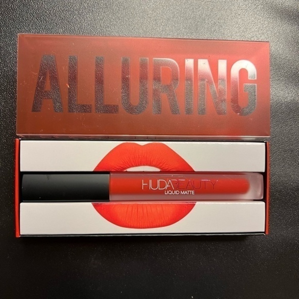 🆕💋HUDA Beauty Liquid Matte Lipstick Classic Red Alluring💄💋 Stocking Stuffer